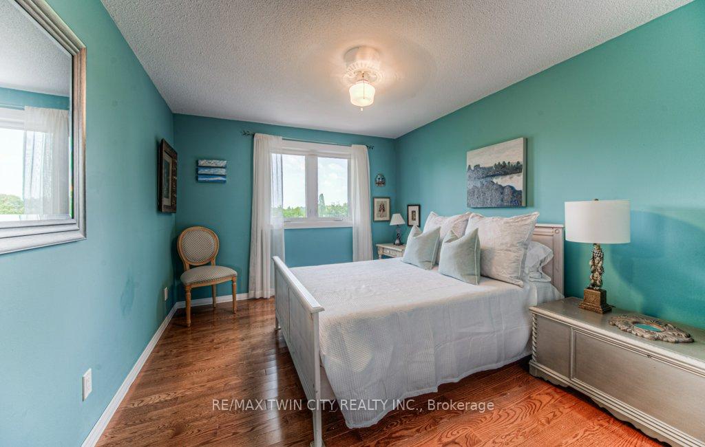 Photo 31 of 482 Appledale Crescent, Waterloo — HOMEH