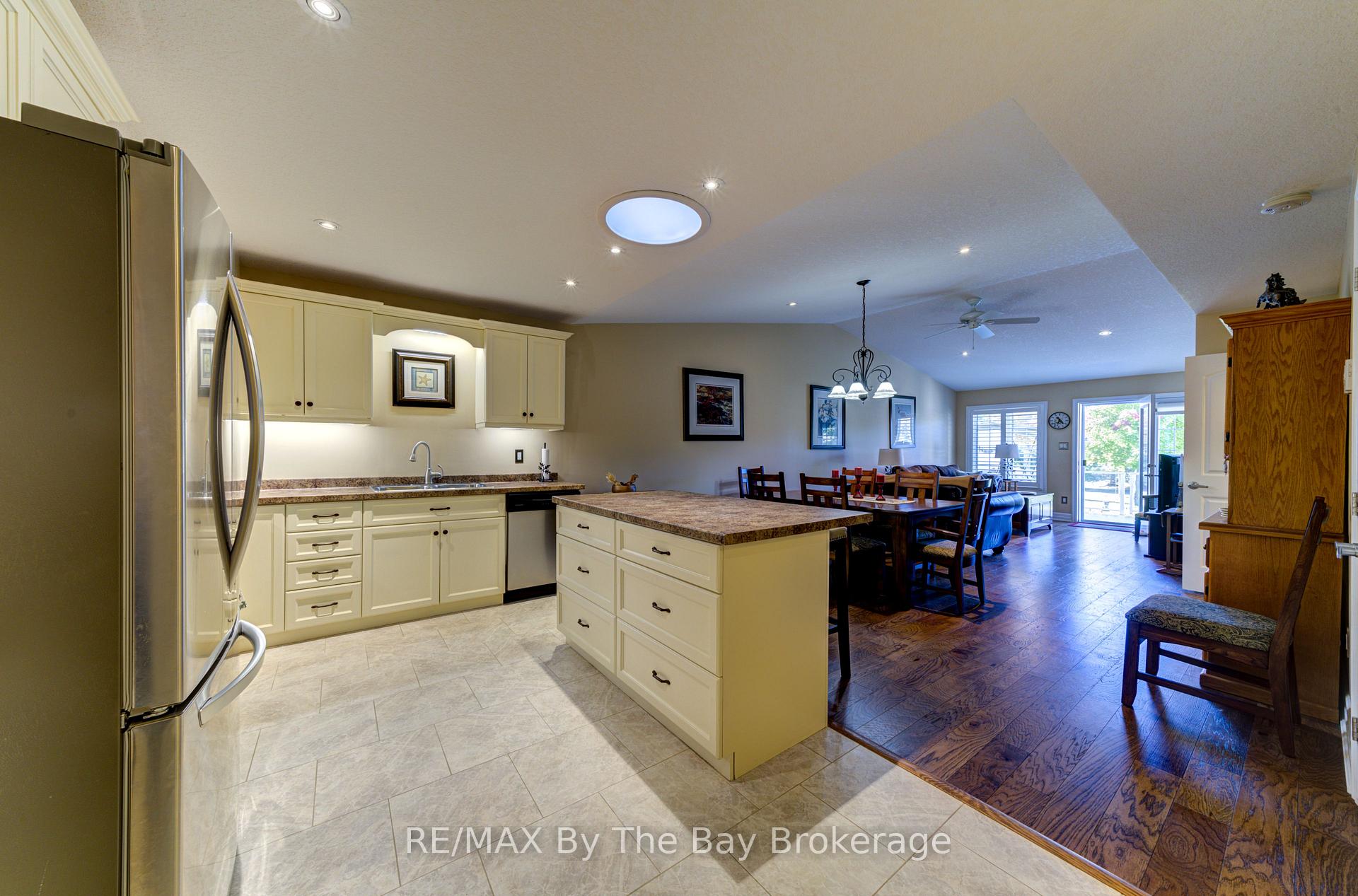 Photo 6 of 122 Greenway Drive, Wasaga Beach — HOMEH
