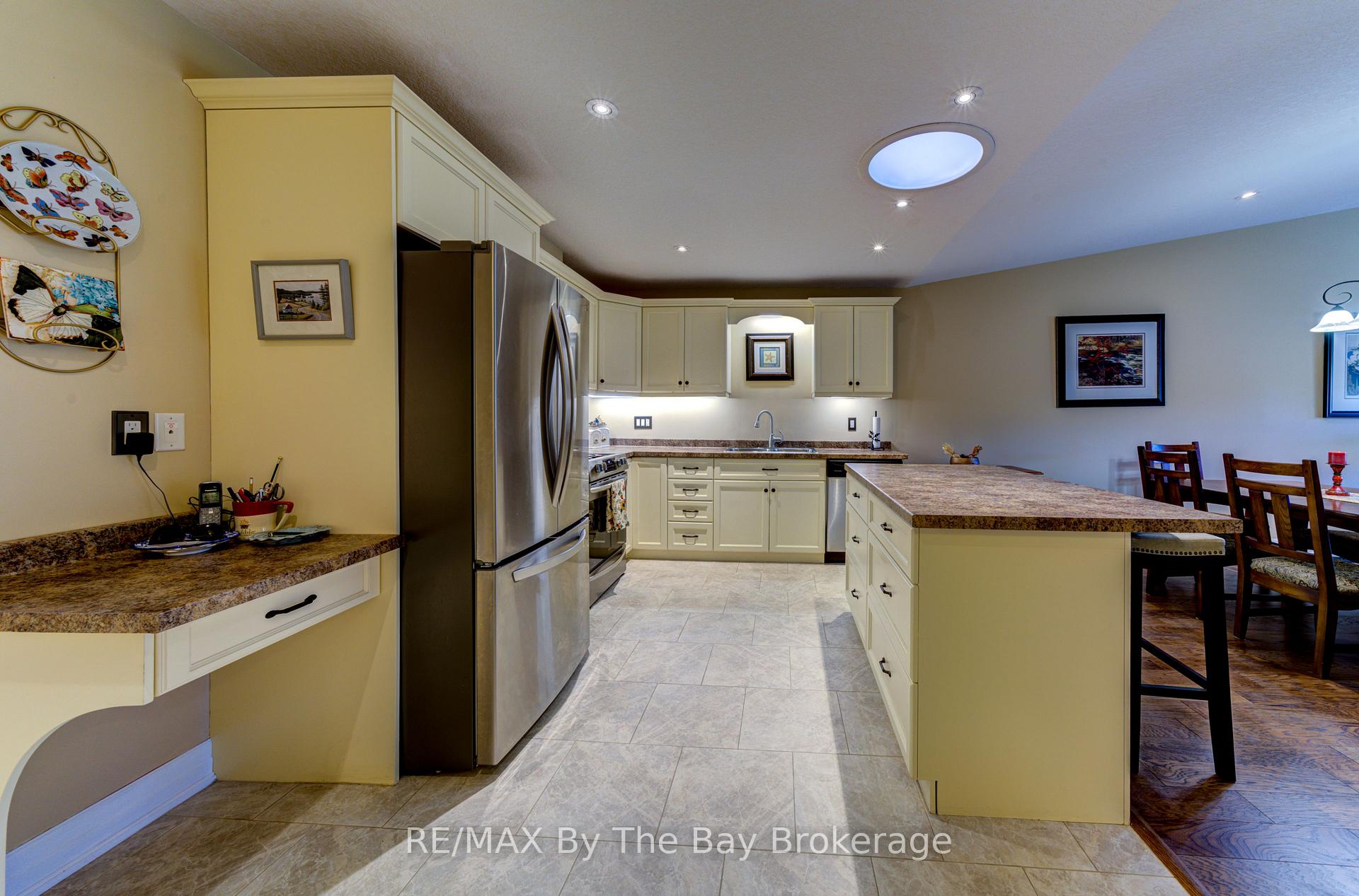 Photo 7 of 122 Greenway Drive, Wasaga Beach — HOMEH