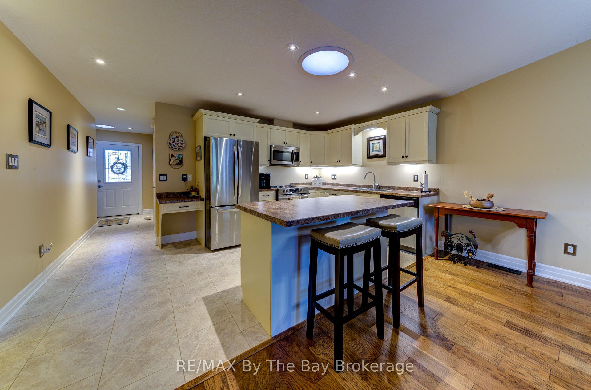 Photo 8 of 122 Greenway Drive, Wasaga Beach — HOMEH
