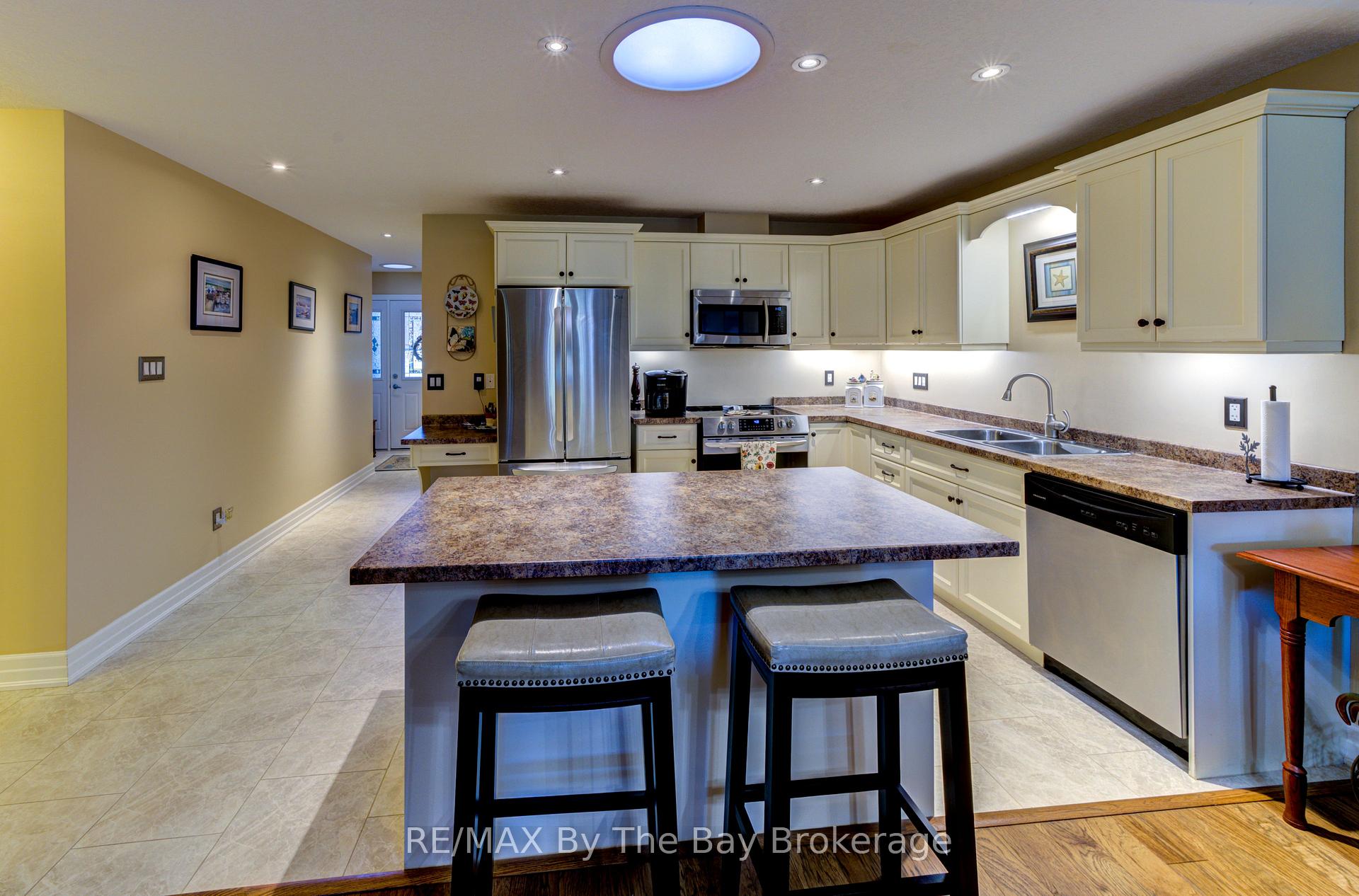 Photo 9 of 122 Greenway Drive, Wasaga Beach — HOMEH