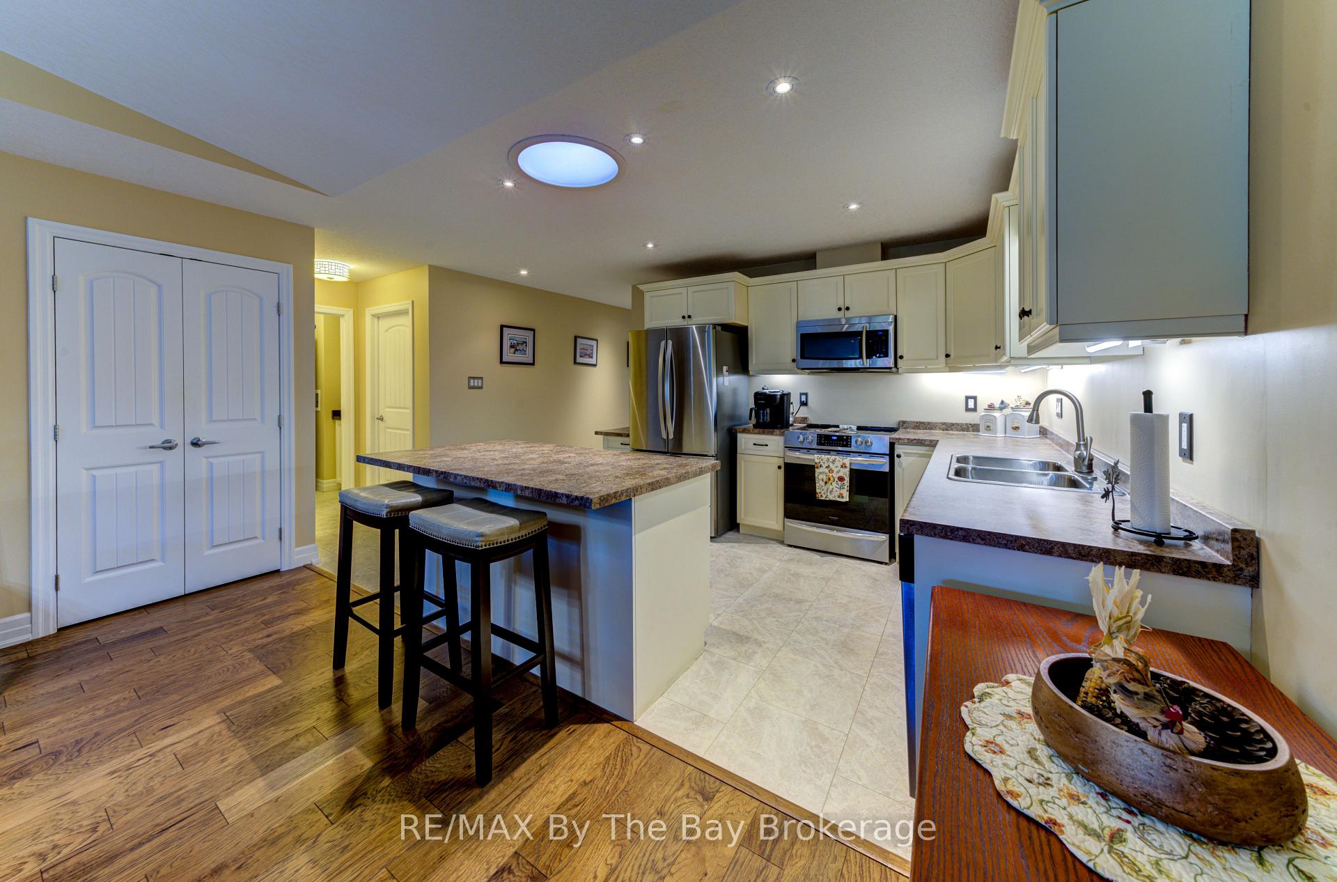 Photo 10 of 122 Greenway Drive, Wasaga Beach — HOMEH