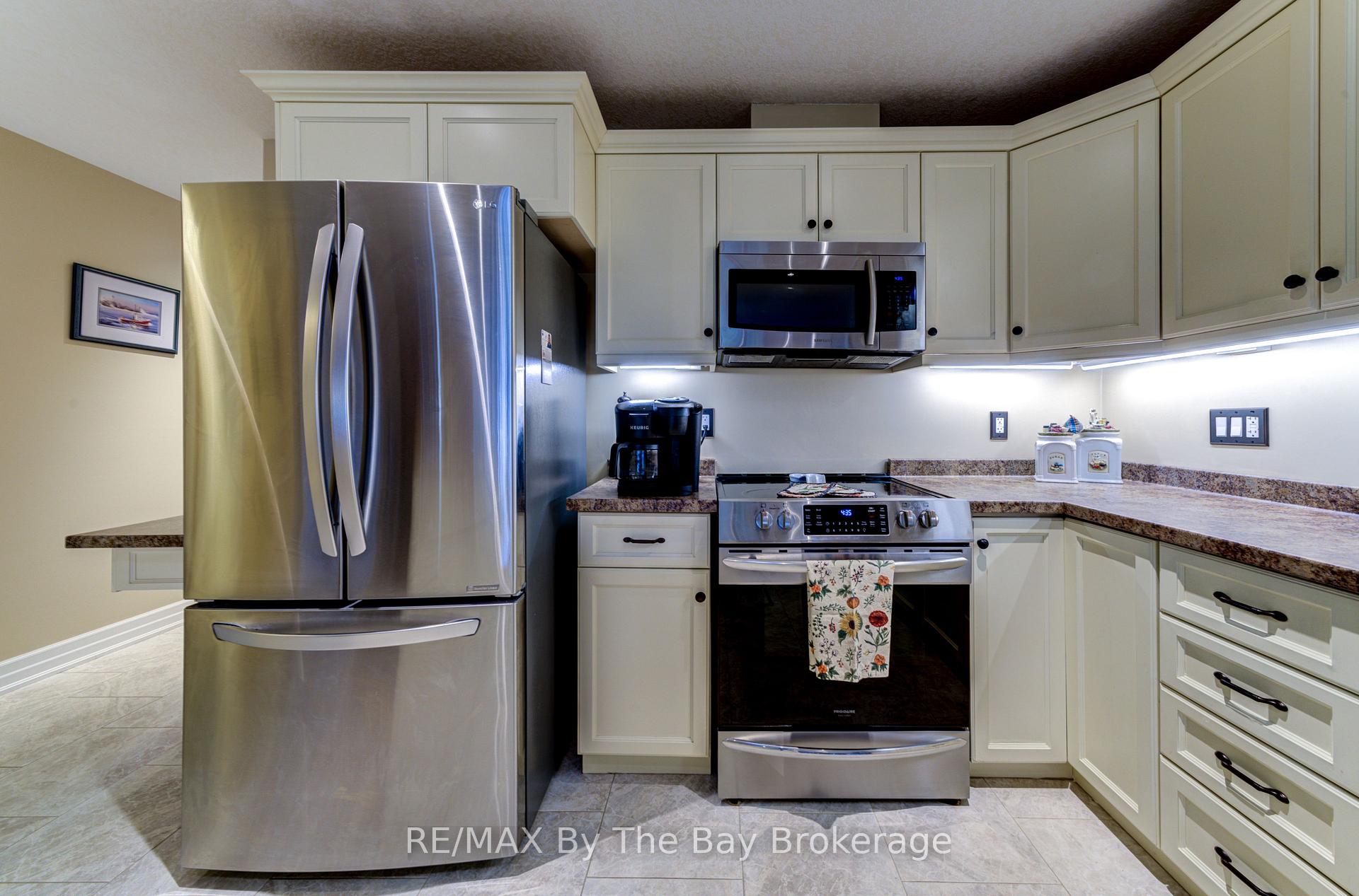 Photo 11 of 122 Greenway Drive, Wasaga Beach — HOMEH