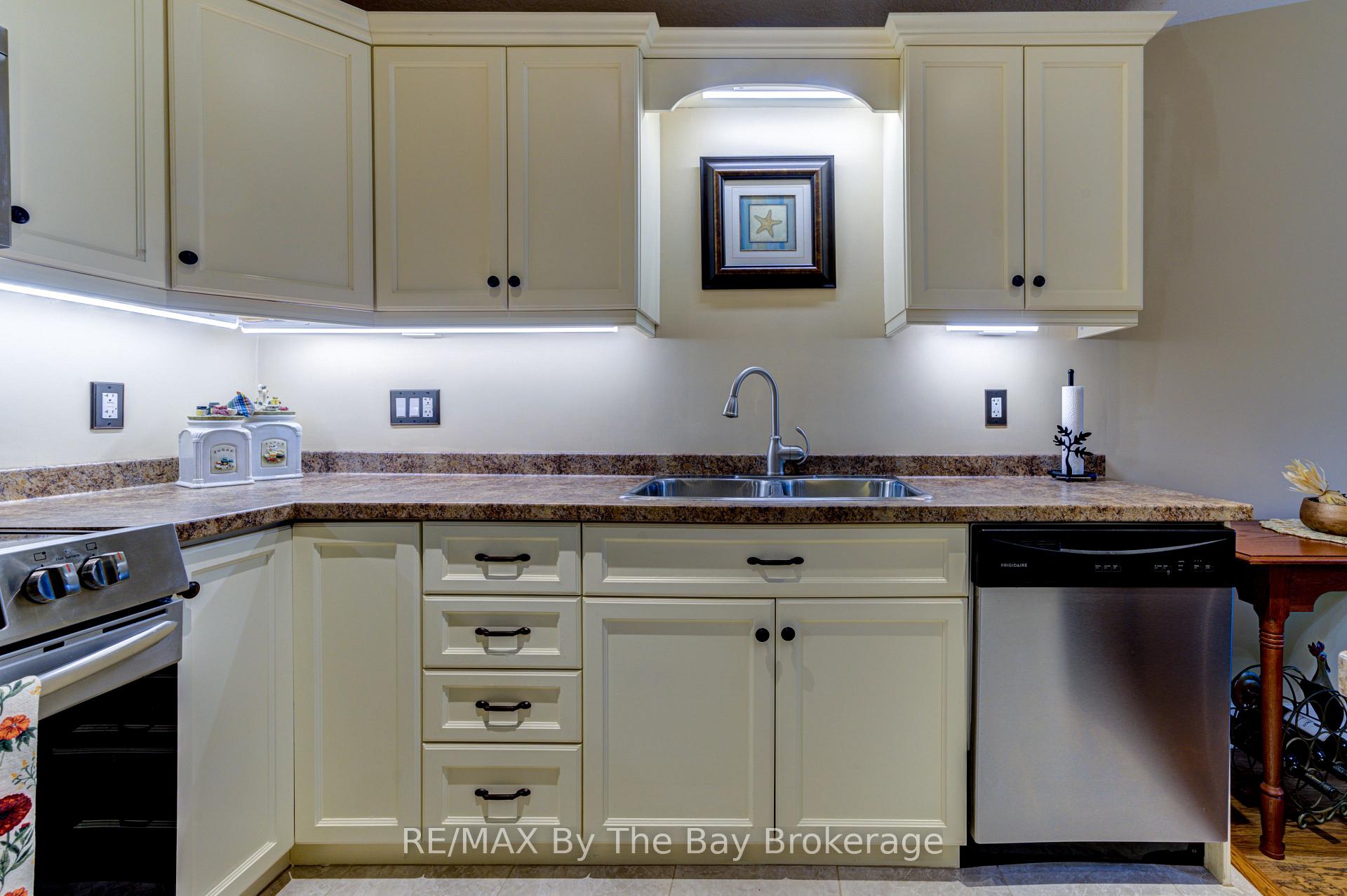 Photo 12 of 122 Greenway Drive, Wasaga Beach — HOMEH