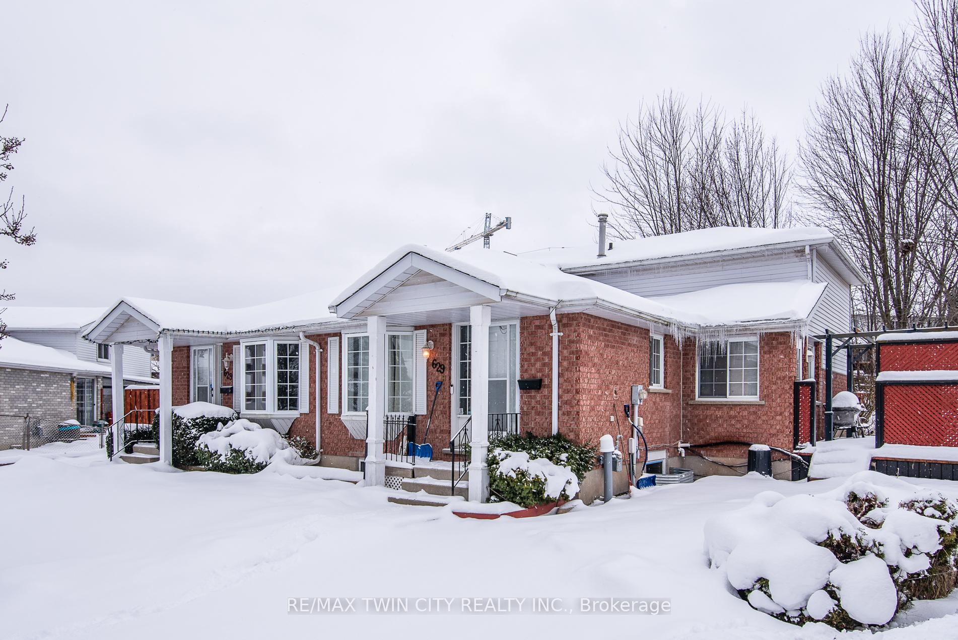 Photo 2 of 629B Settlersfield Court, Waterloo, Westvale — HOMEH