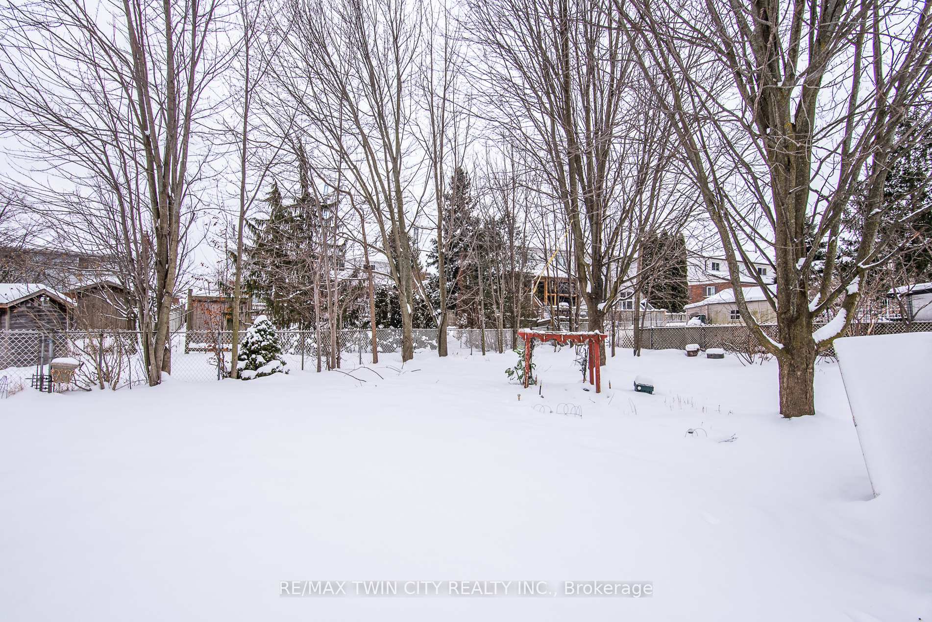 Photo 3 of 629B Settlersfield Court, Waterloo, Westvale — HOMEH