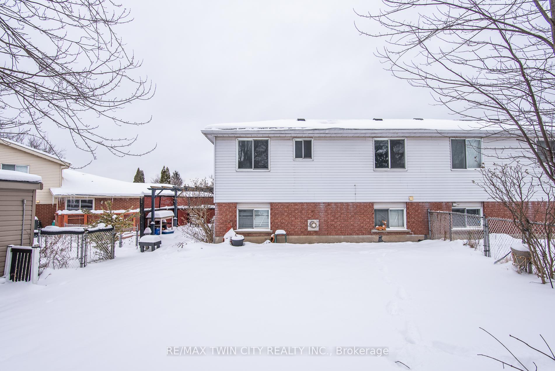 Photo 4 of 629B Settlersfield Court, Waterloo, Westvale — HOMEH