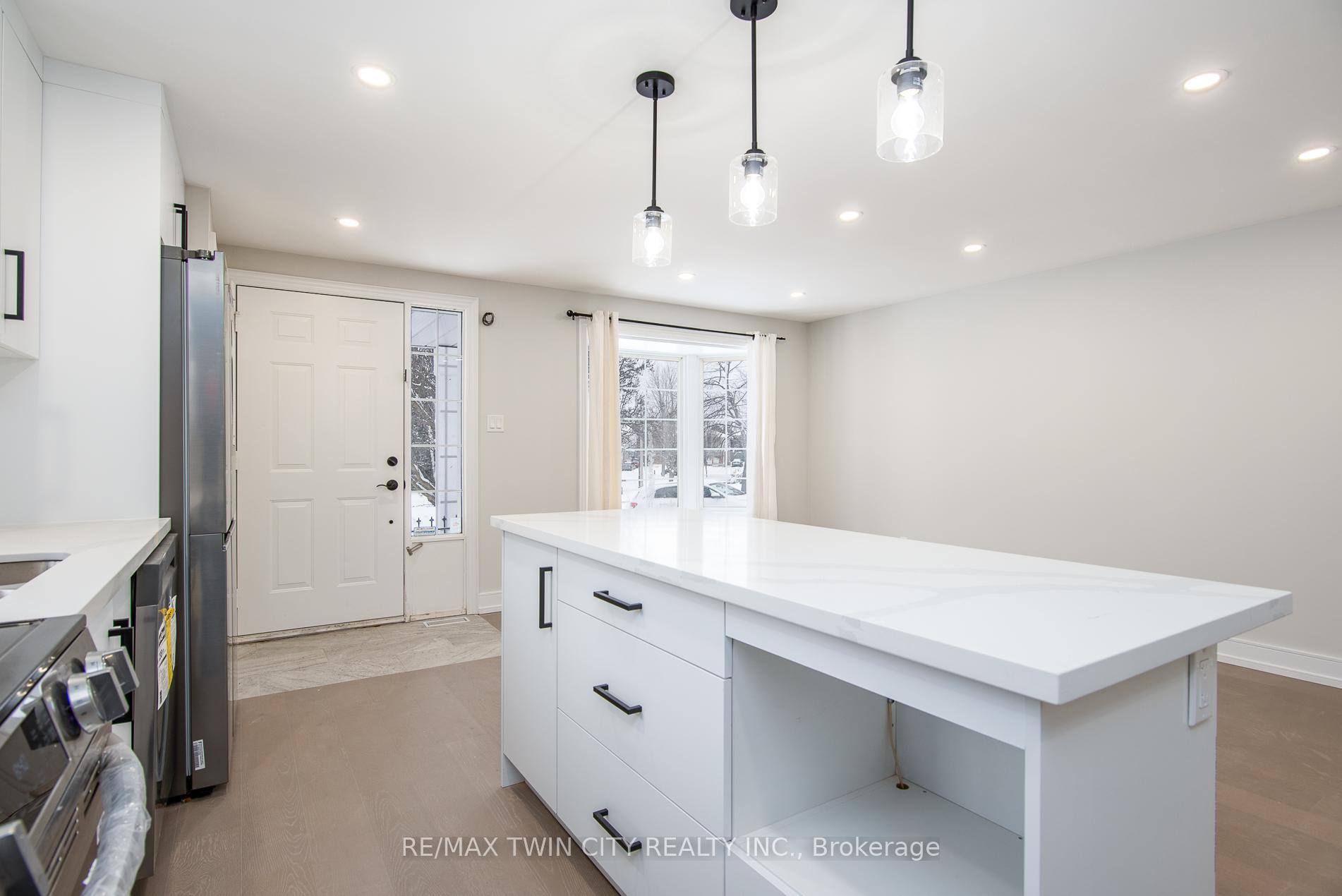 Photo 7 of 629B Settlersfield Court, Waterloo, Westvale — HOMEH