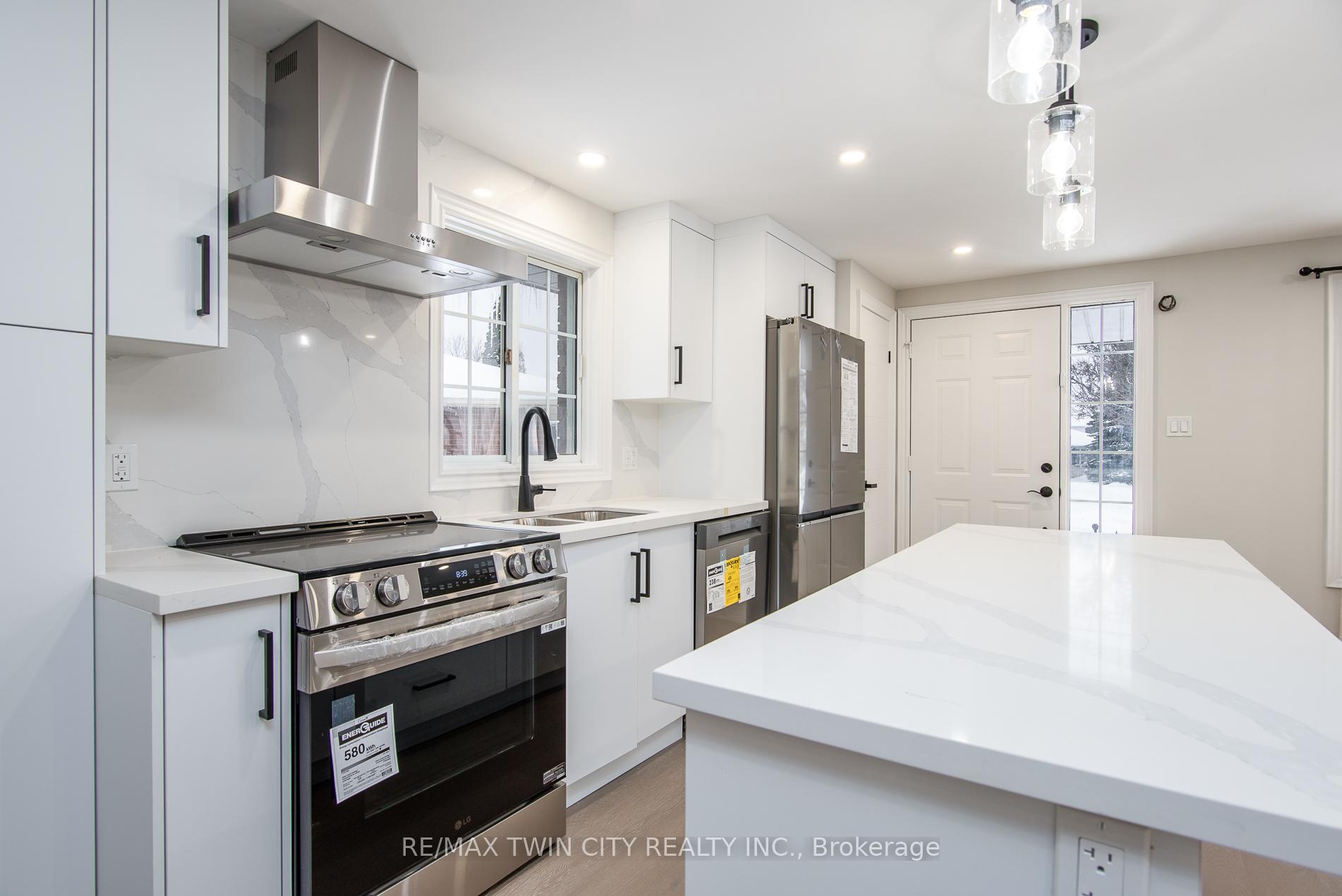 Photo 8 of 629B Settlersfield Court, Waterloo, Westvale — HOMEH