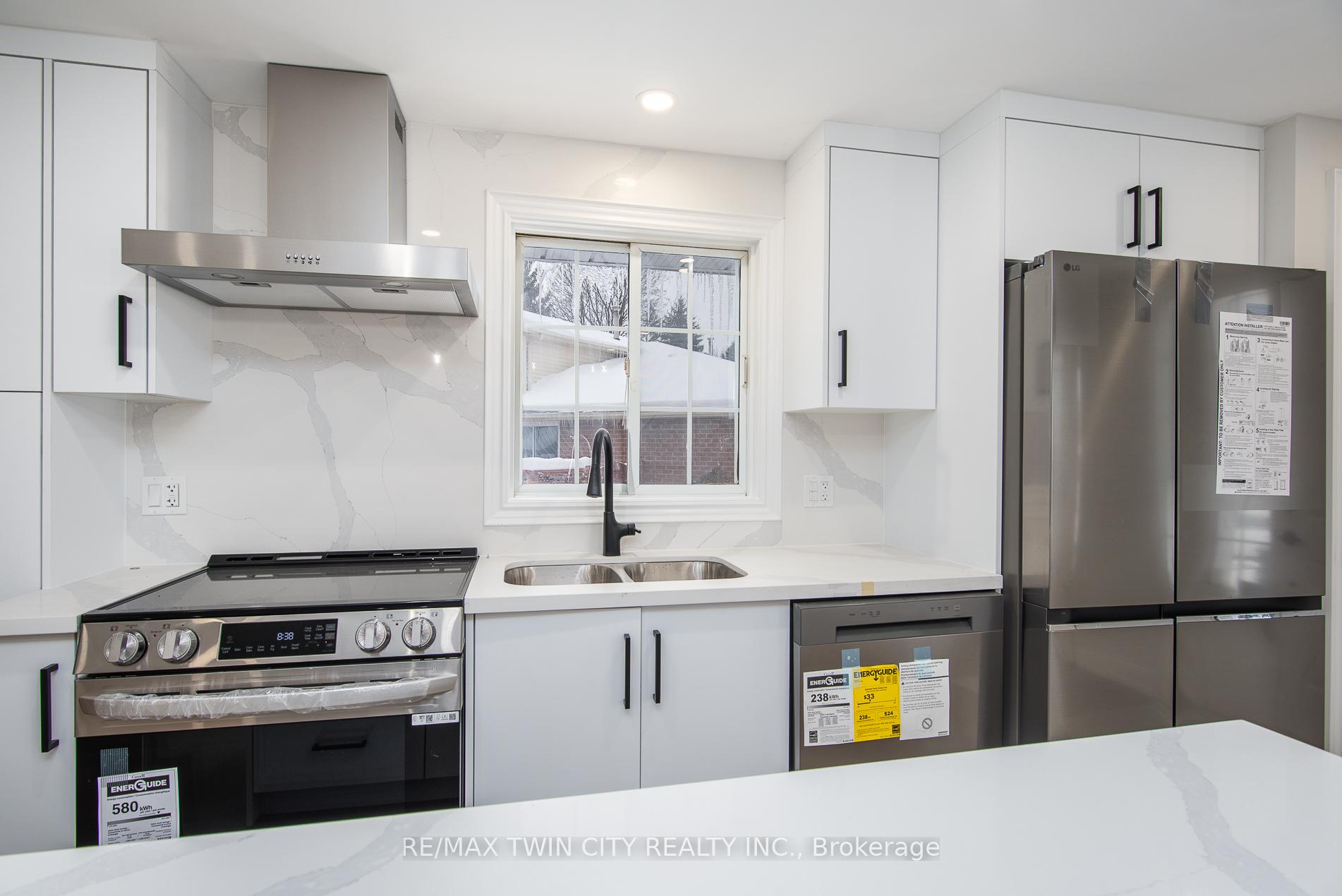 Photo 9 of 629B Settlersfield Court, Waterloo, Westvale — HOMEH