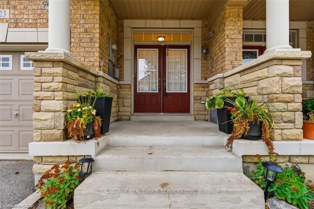 Photo 2 of 23 Sedgewick Place, Vaughan, Vellore Village — HOMEH