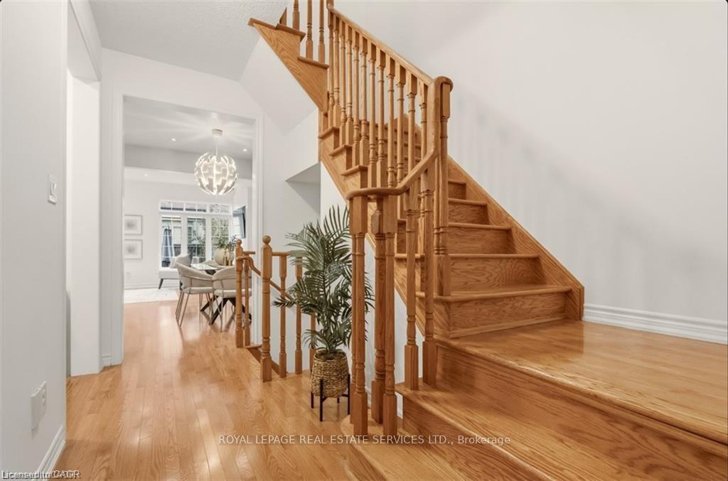 Photo 11 of 23 Sedgewick Place, Vaughan, Vellore Village — HOMEH
