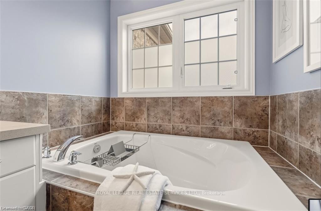Photo 18 of 23 Sedgewick Place, Vaughan, Vellore Village — HOMEH