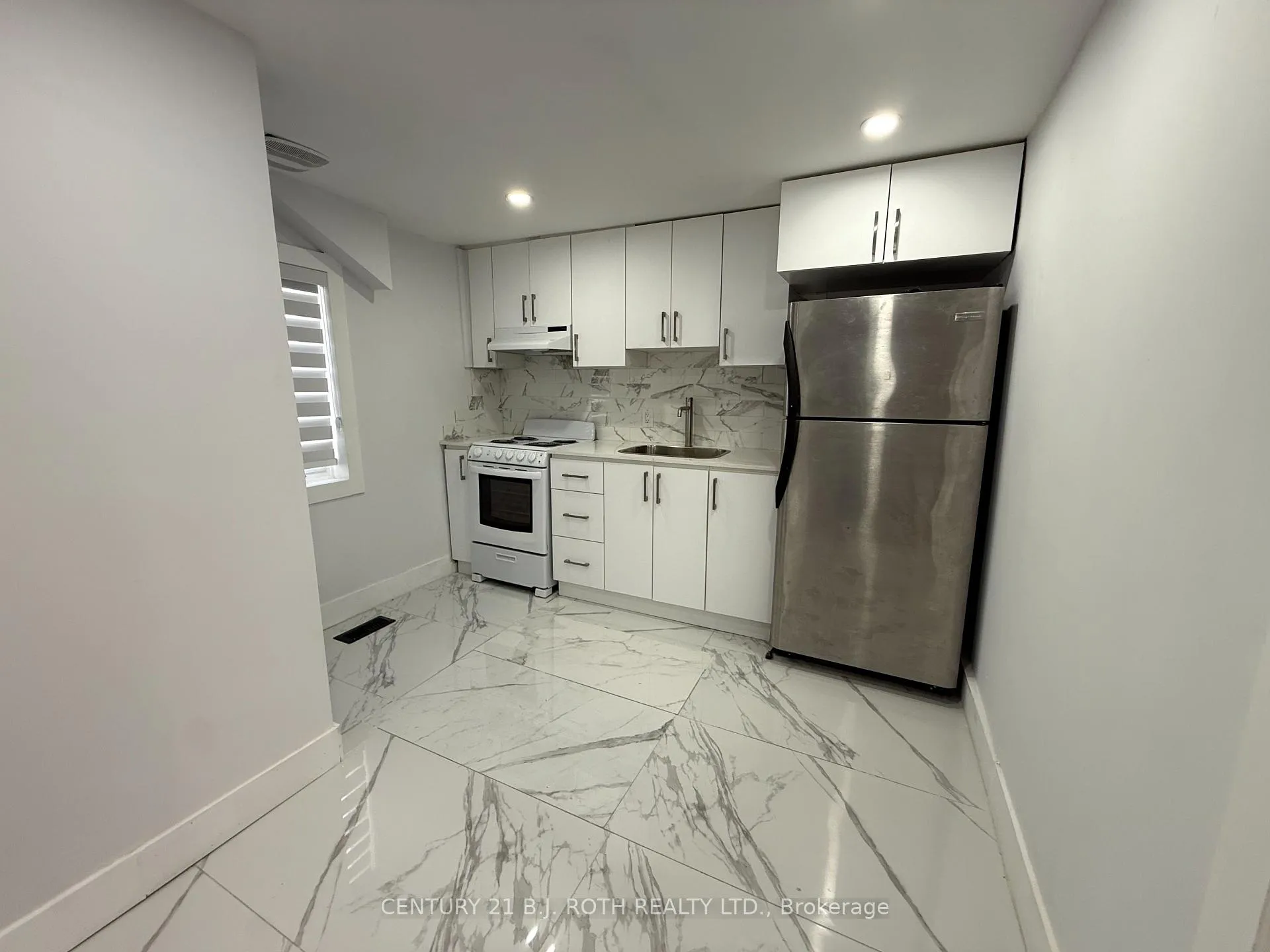 Photo 3 of Unit Upper 2, 759 Essa Road, Barrie, Holly — HOMEH