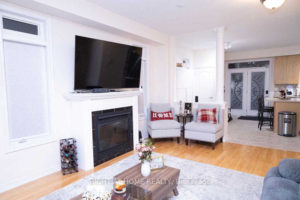 Photo 4 of 169 Zokol Drive, Aurora, Bayview Northeast — HOMEH