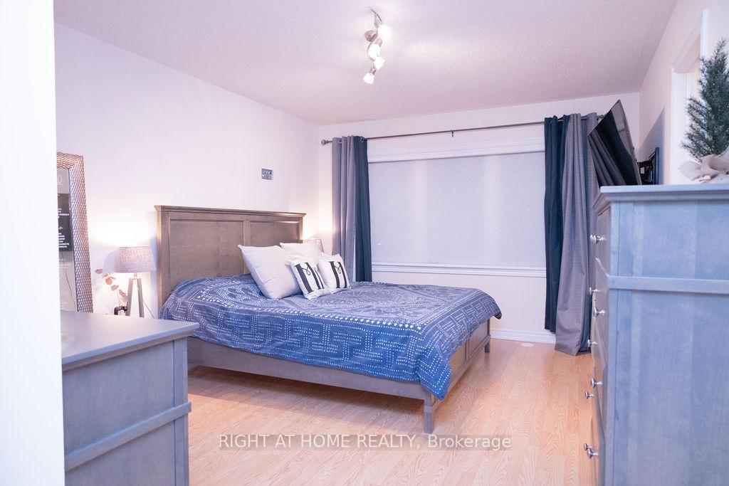 Photo 12 of 169 Zokol Drive, Aurora, Bayview Northeast — HOMEH
