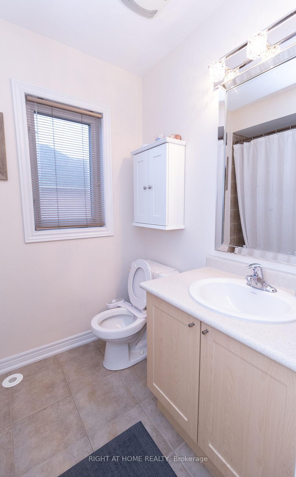 Photo 23 of 169 Zokol Drive, Aurora, Bayview Northeast — HOMEH