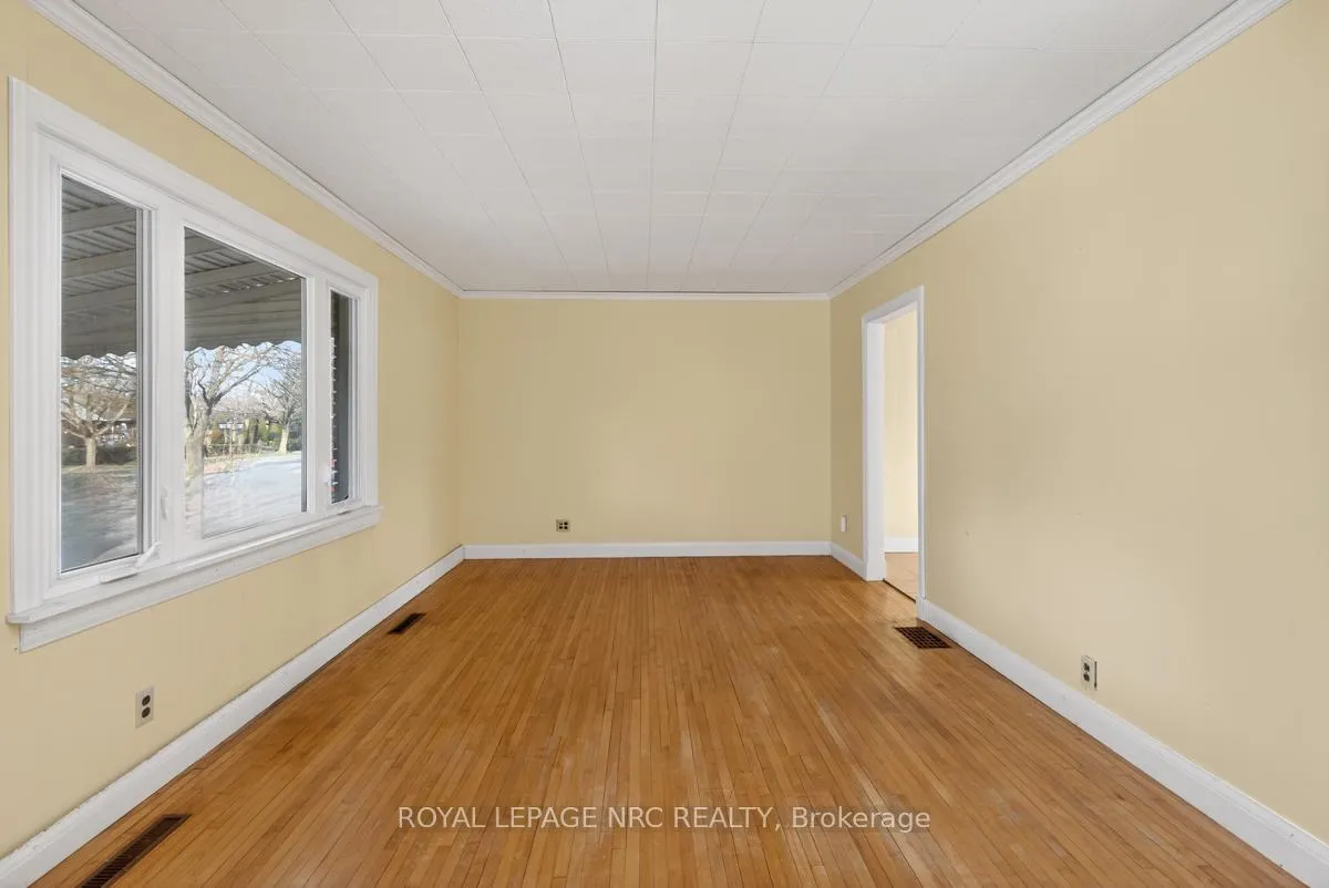 Photo 5 of 430 Clare Avenue, Welland, Prince Charles — HOMEH