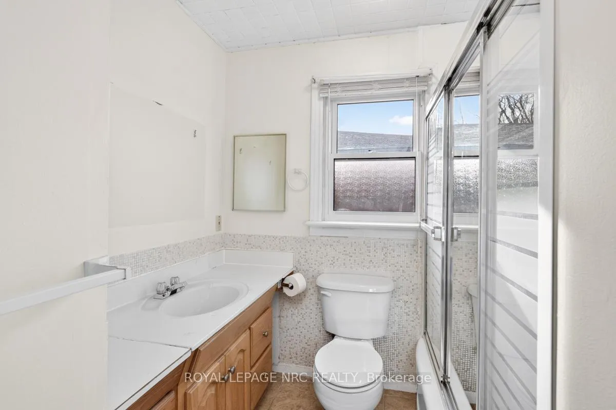 Photo 9 of 430 Clare Avenue, Welland, Prince Charles — HOMEH