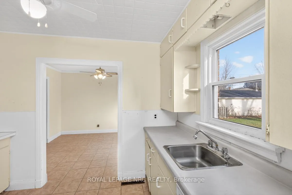Photo 13 of 430 Clare Avenue, Welland, Prince Charles — HOMEH