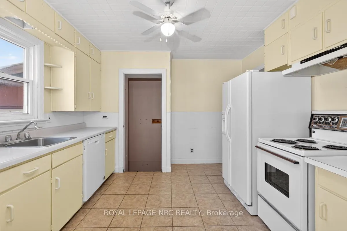 Photo 15 of 430 Clare Avenue, Welland, Prince Charles — HOMEH