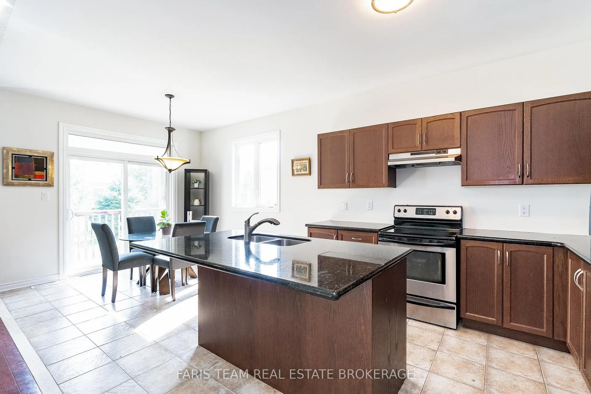 Photo 5 of 83 White Sands Way, Wasaga Beach — HOMEH