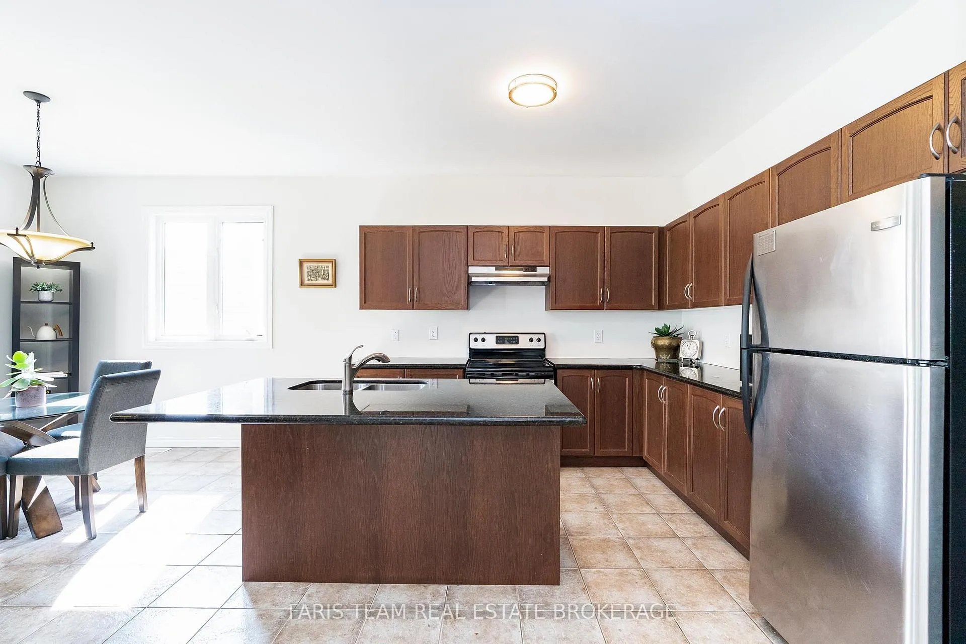 Photo 6 of 83 White Sands Way, Wasaga Beach — HOMEH