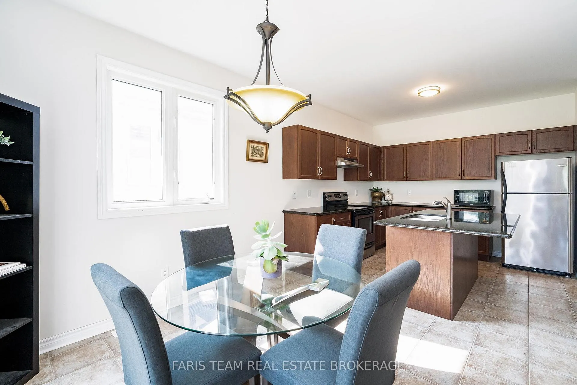 Photo 11 of 83 White Sands Way, Wasaga Beach — HOMEH