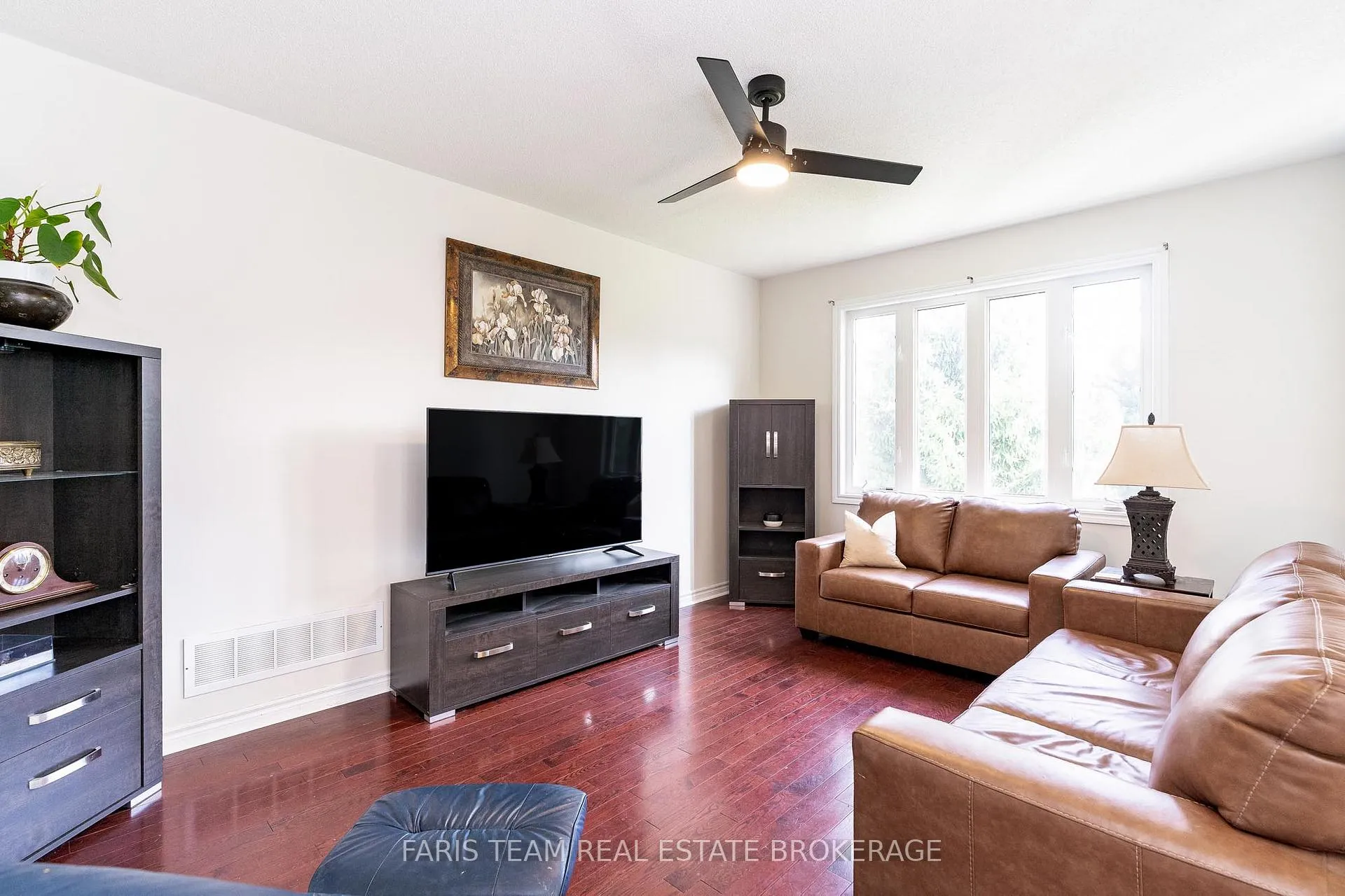 Photo 12 of 83 White Sands Way, Wasaga Beach — HOMEH