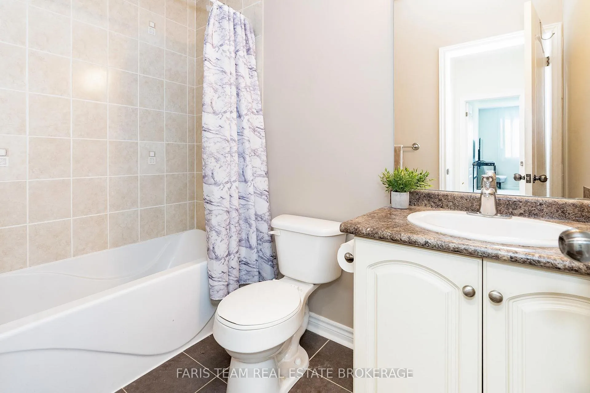 Photo 22 of 83 White Sands Way, Wasaga Beach — HOMEH