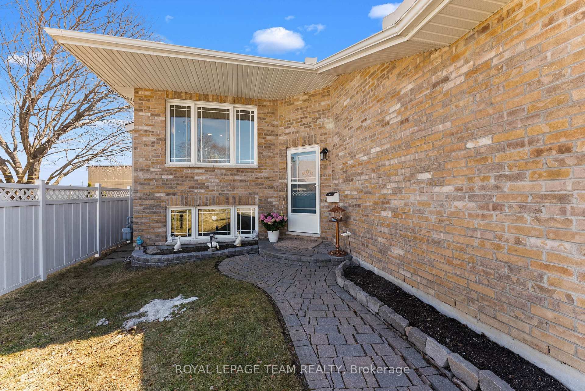 Photo 2 of 88 Thomas Street S, Arnprior — HOMEH