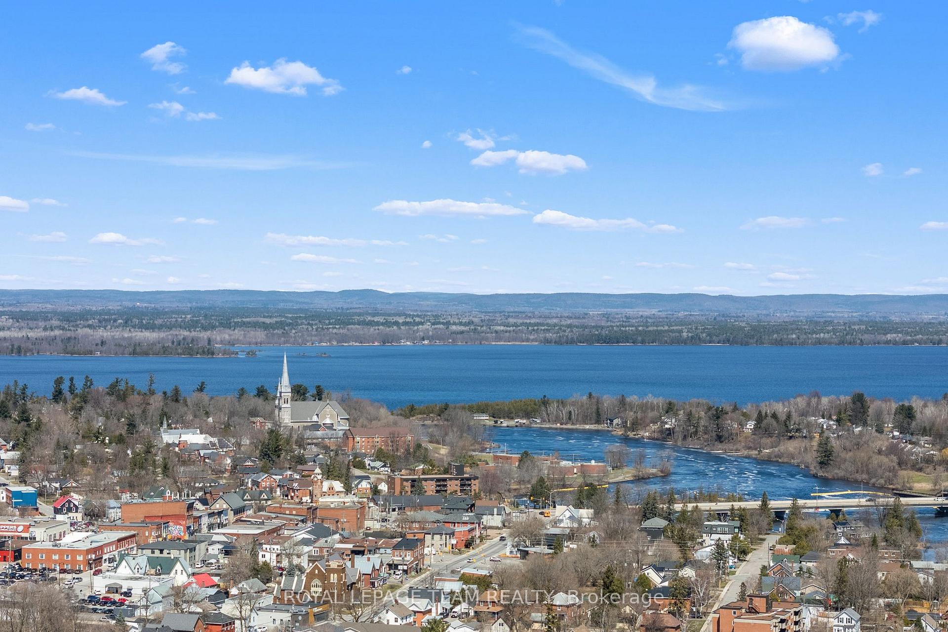 Photo 37 of 88 Thomas Street S, Arnprior — HOMEH