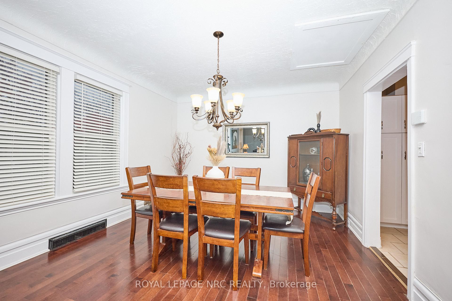 Photo 11 of 138 Young Street, Welland, Welland Downtown — HOMEH