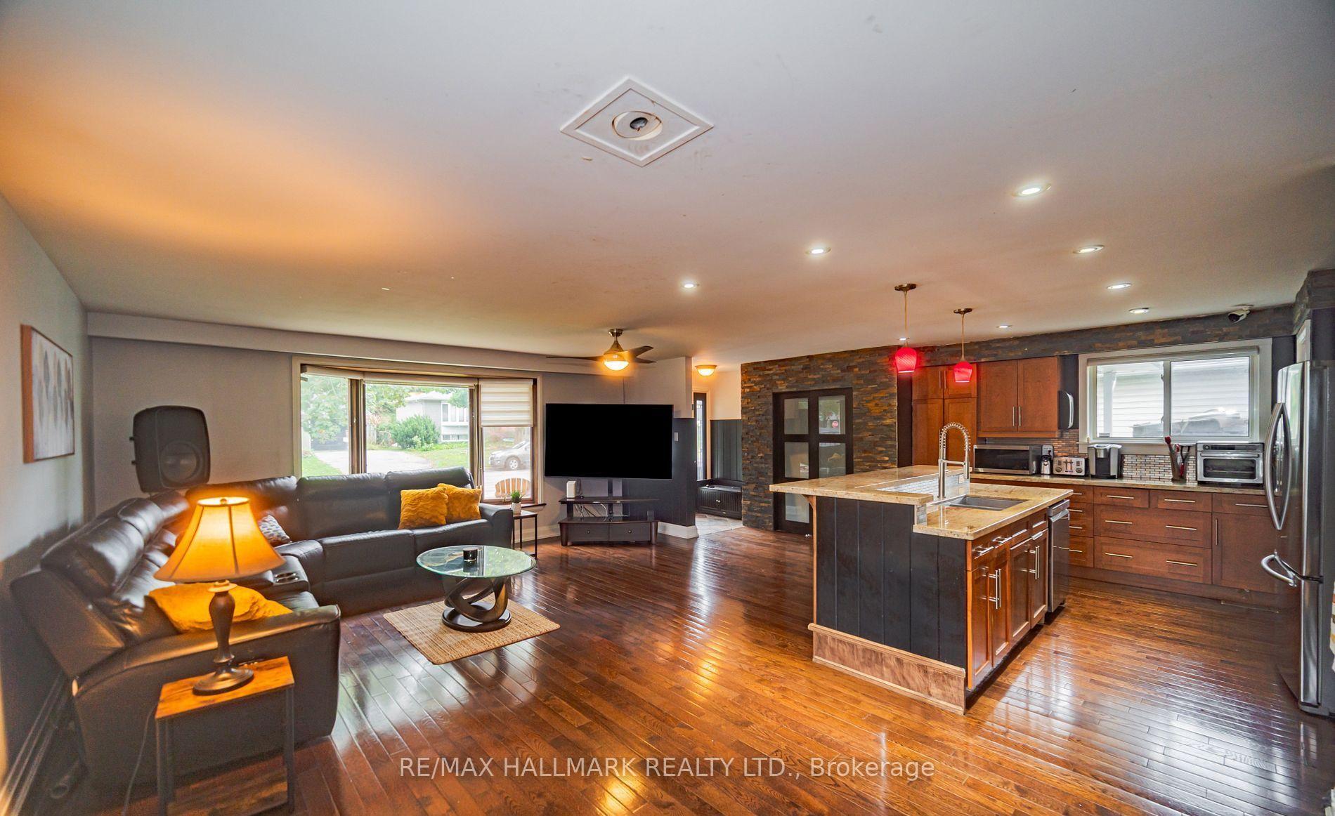 Photo 4 of 4 Devins Drive, Aurora, Aurora Heights — HOMEH