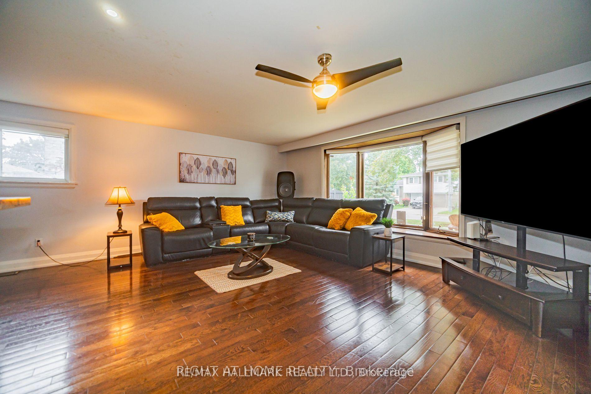 Photo 9 of 4 Devins Drive, Aurora, Aurora Heights — HOMEH
