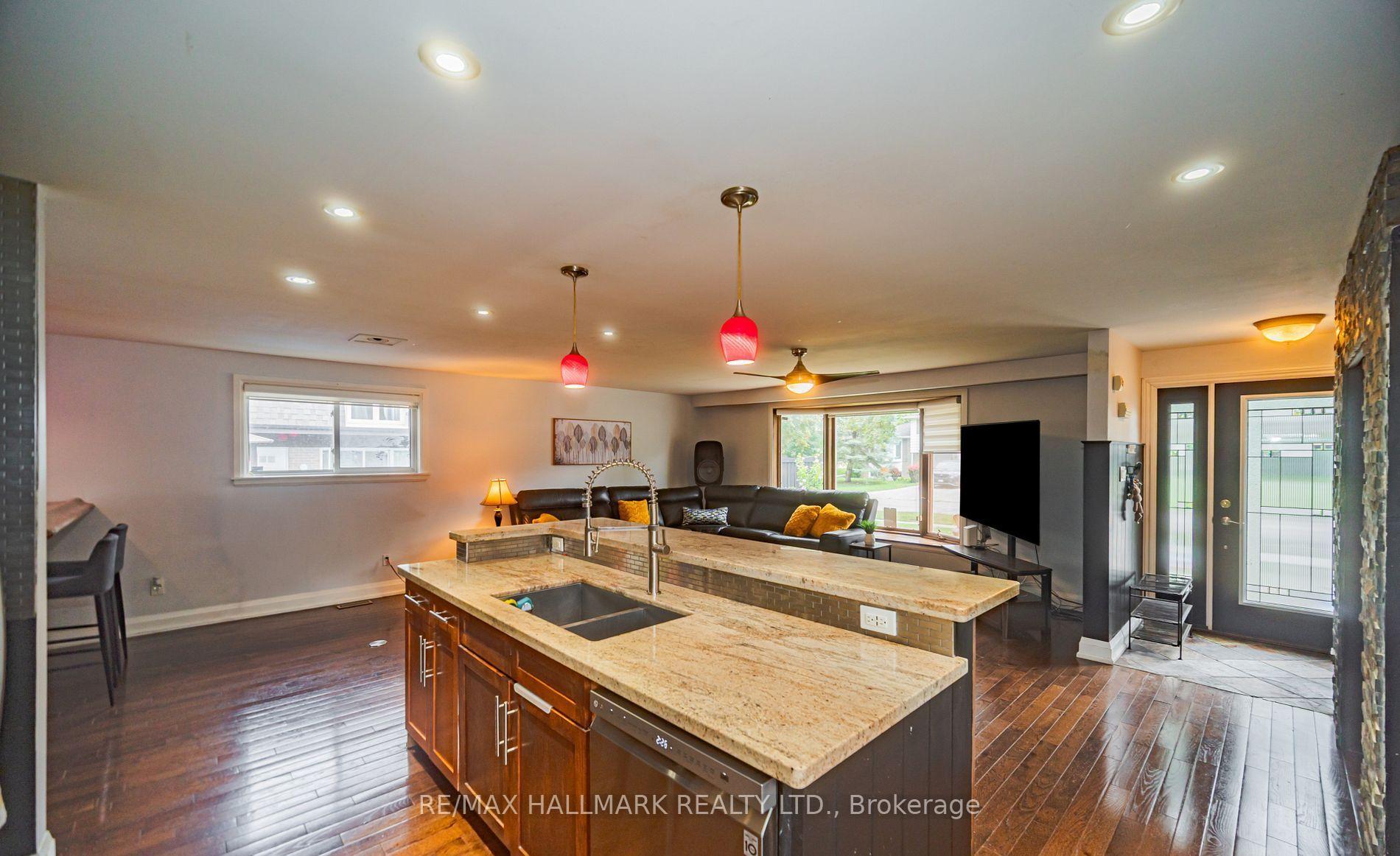 Photo 17 of 4 Devins Drive, Aurora, Aurora Heights — HOMEH