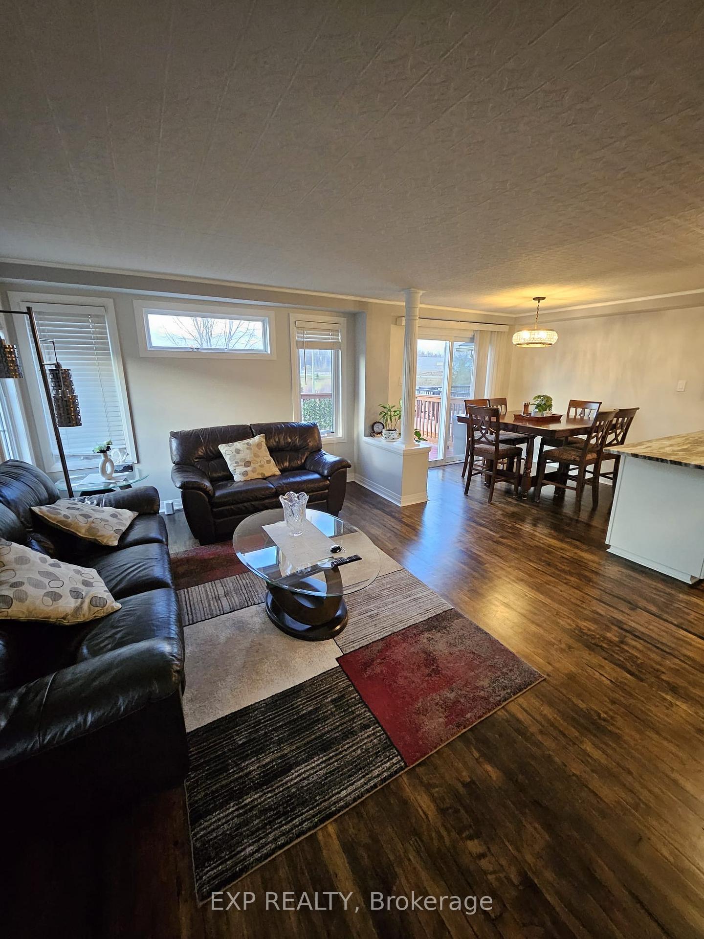 Photo 2 of 902 Atlantic Boulevard, Waterloo — HOMEH