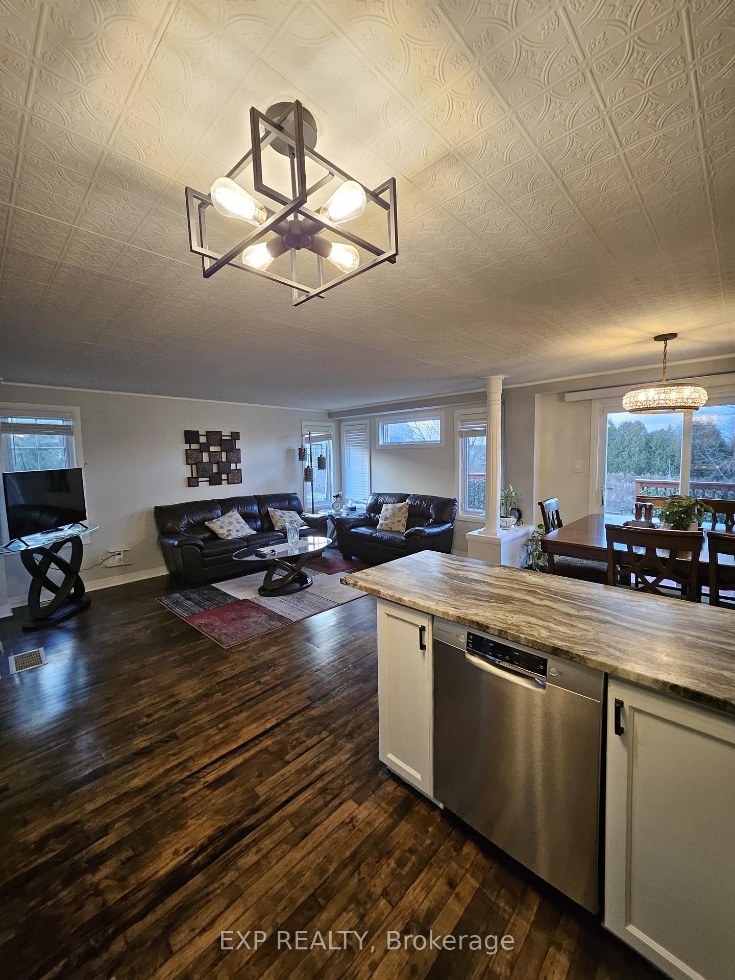 Photo 3 of 902 Atlantic Boulevard, Waterloo — HOMEH