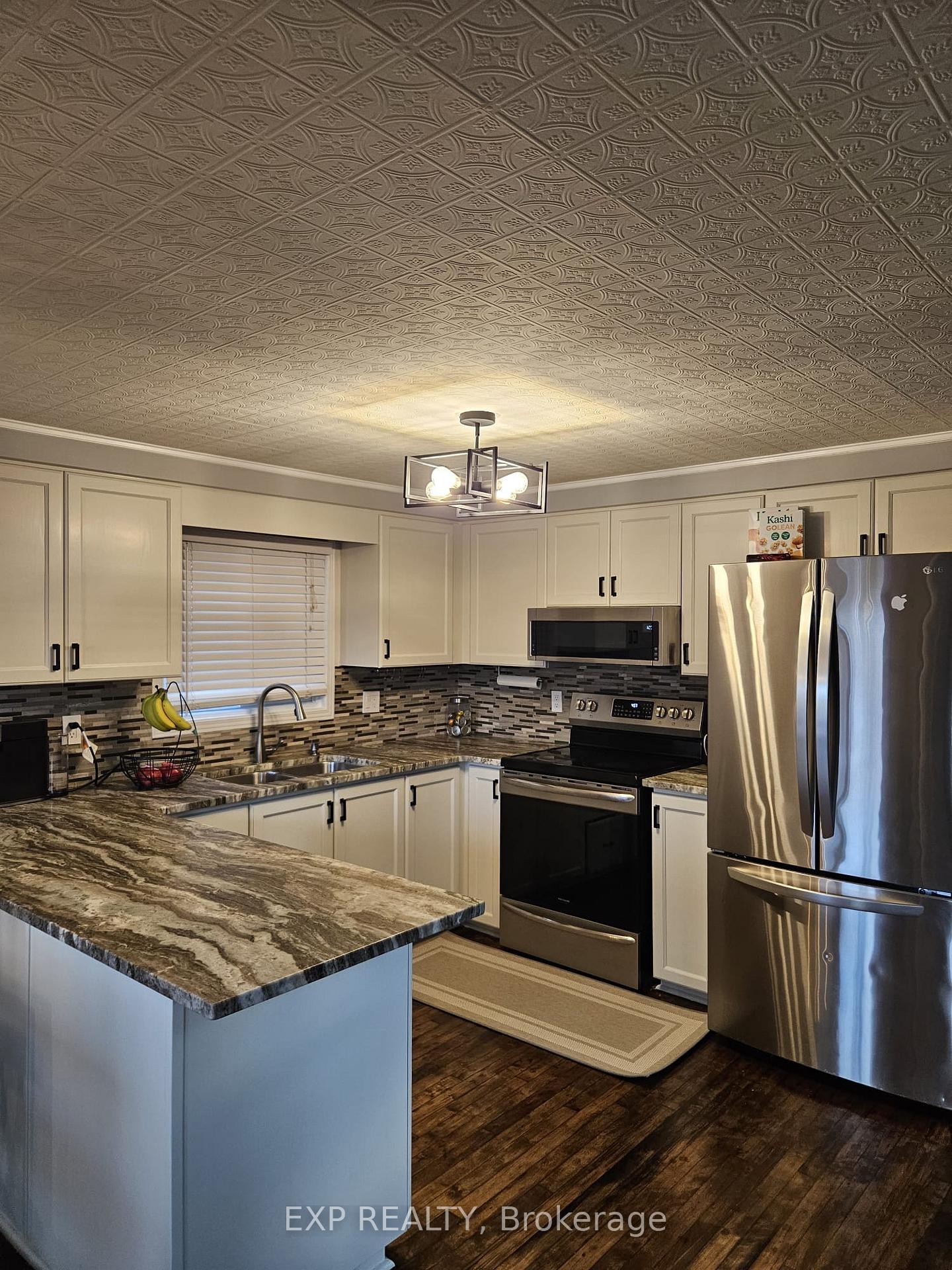 Photo 4 of 902 Atlantic Boulevard, Waterloo — HOMEH