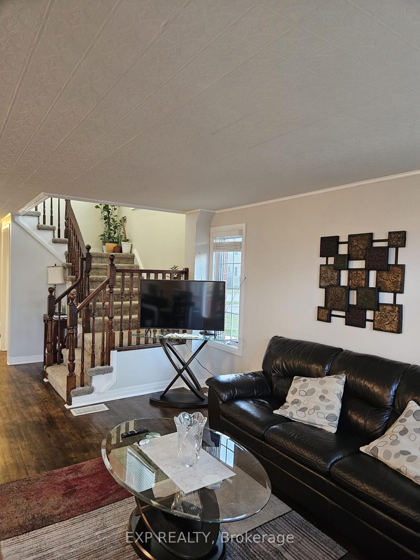 Photo 5 of 902 Atlantic Boulevard, Waterloo — HOMEH