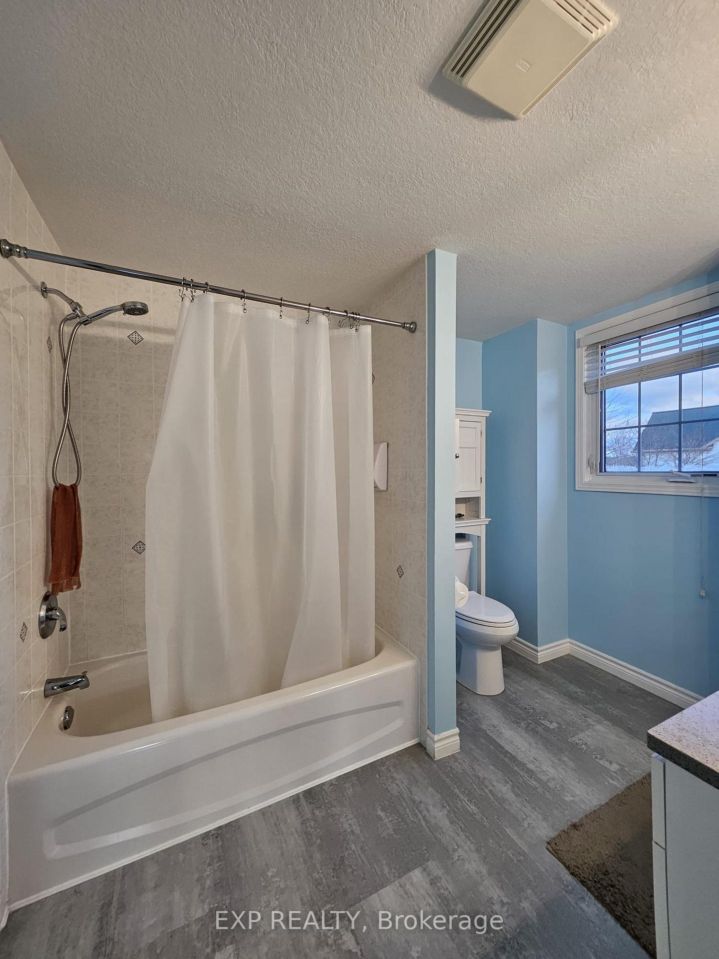 Photo 17 of 902 Atlantic Boulevard, Waterloo — HOMEH