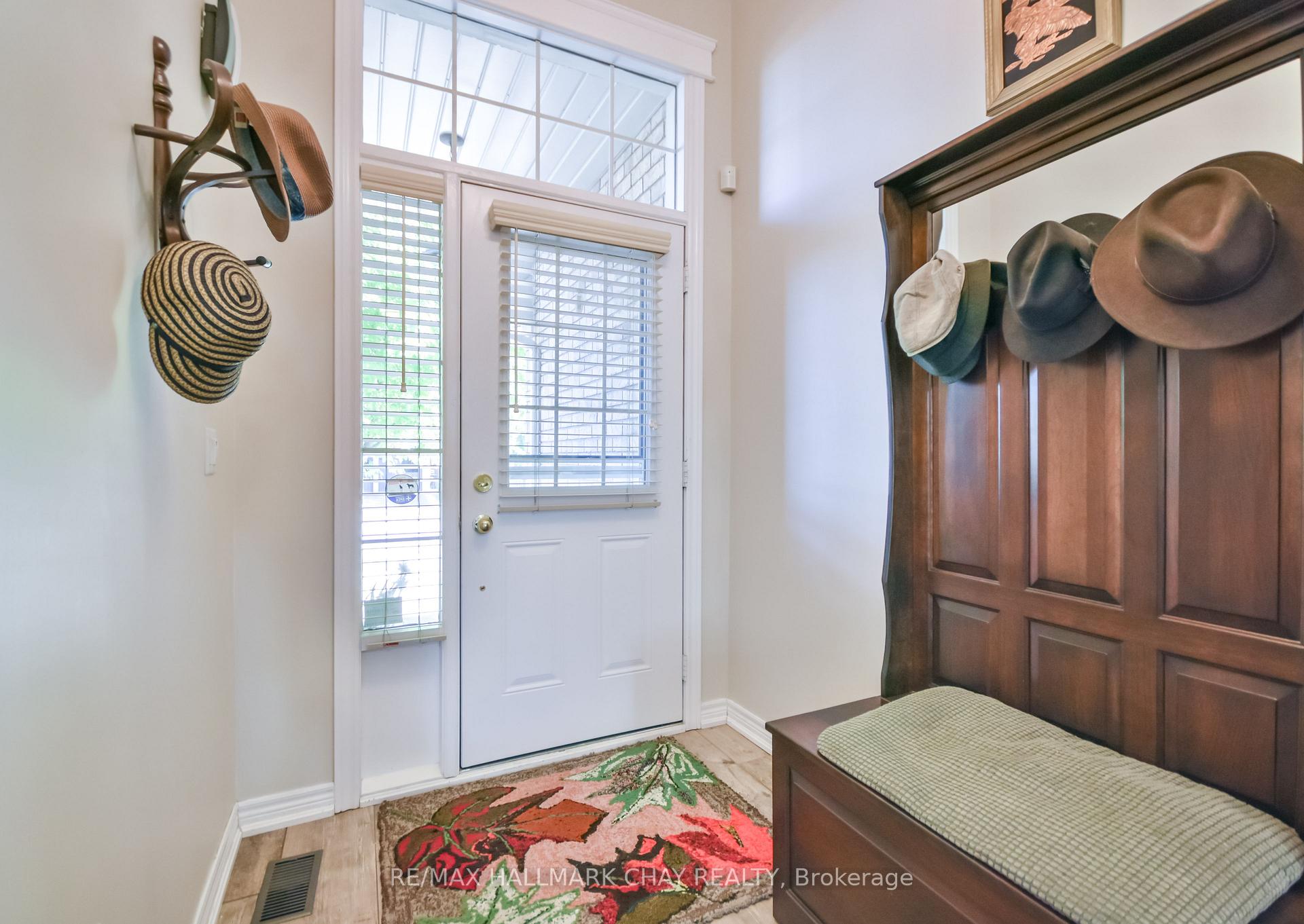 Photo 4 of 33 Meadowood Drive, Wasaga Beach — HOMEH