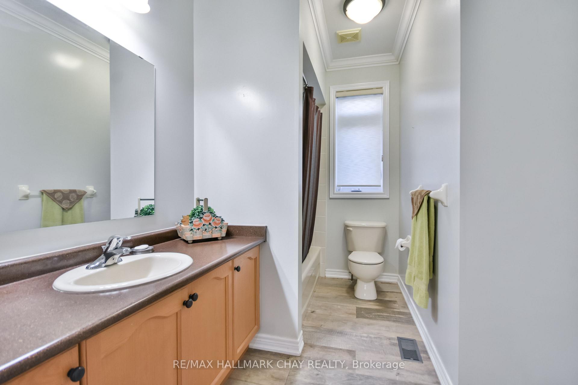 Photo 8 of 33 Meadowood Drive, Wasaga Beach — HOMEH