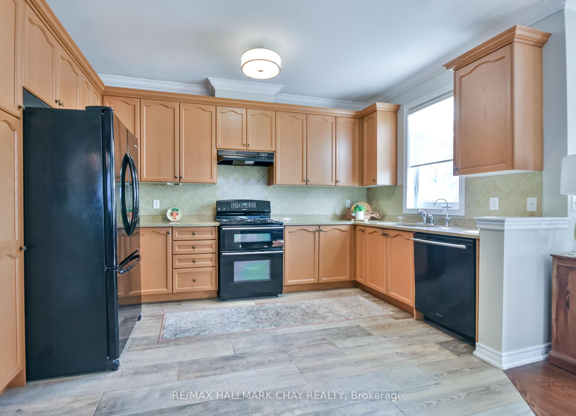 Photo 15 of 33 Meadowood Drive, Wasaga Beach — HOMEH