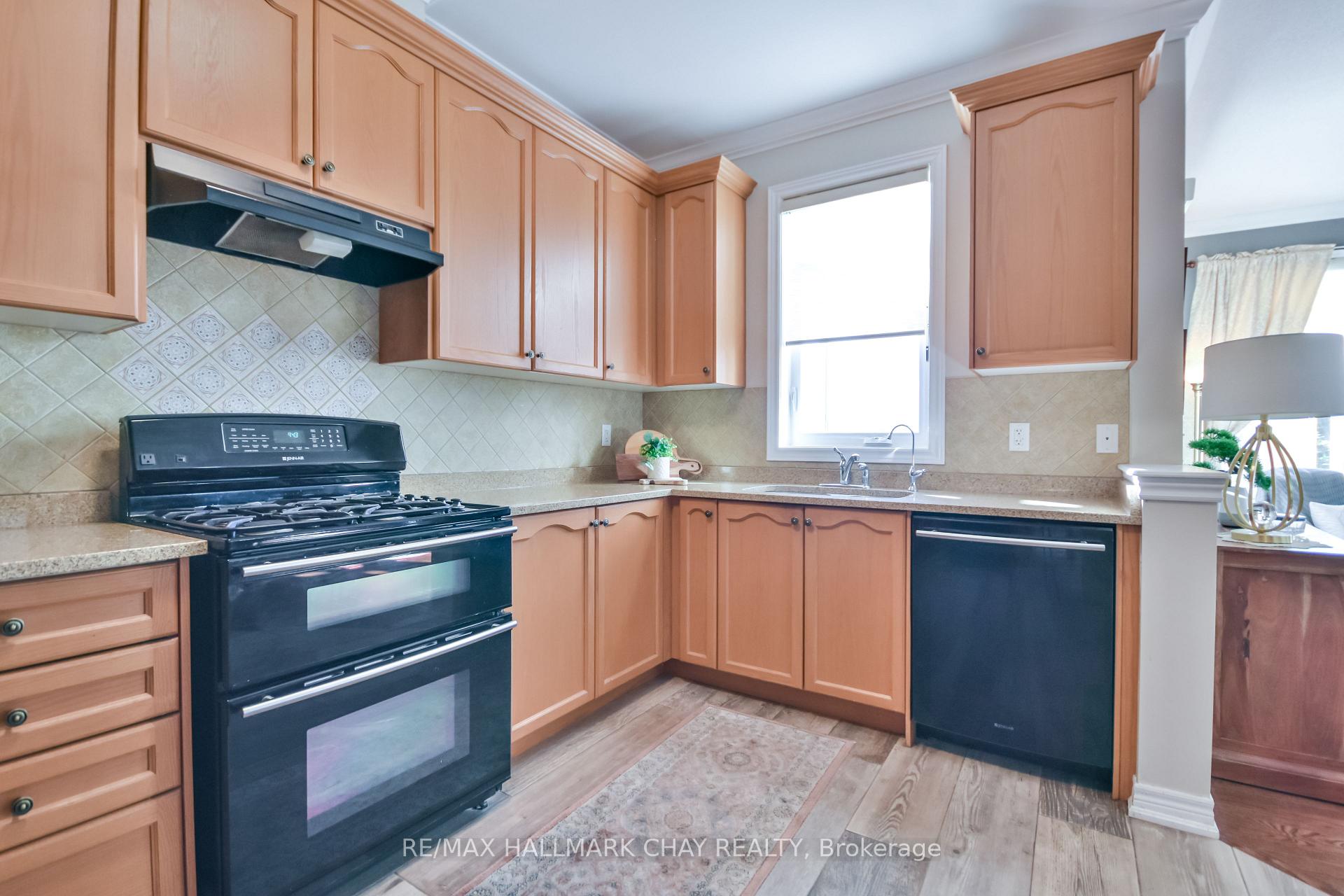 Photo 16 of 33 Meadowood Drive, Wasaga Beach — HOMEH