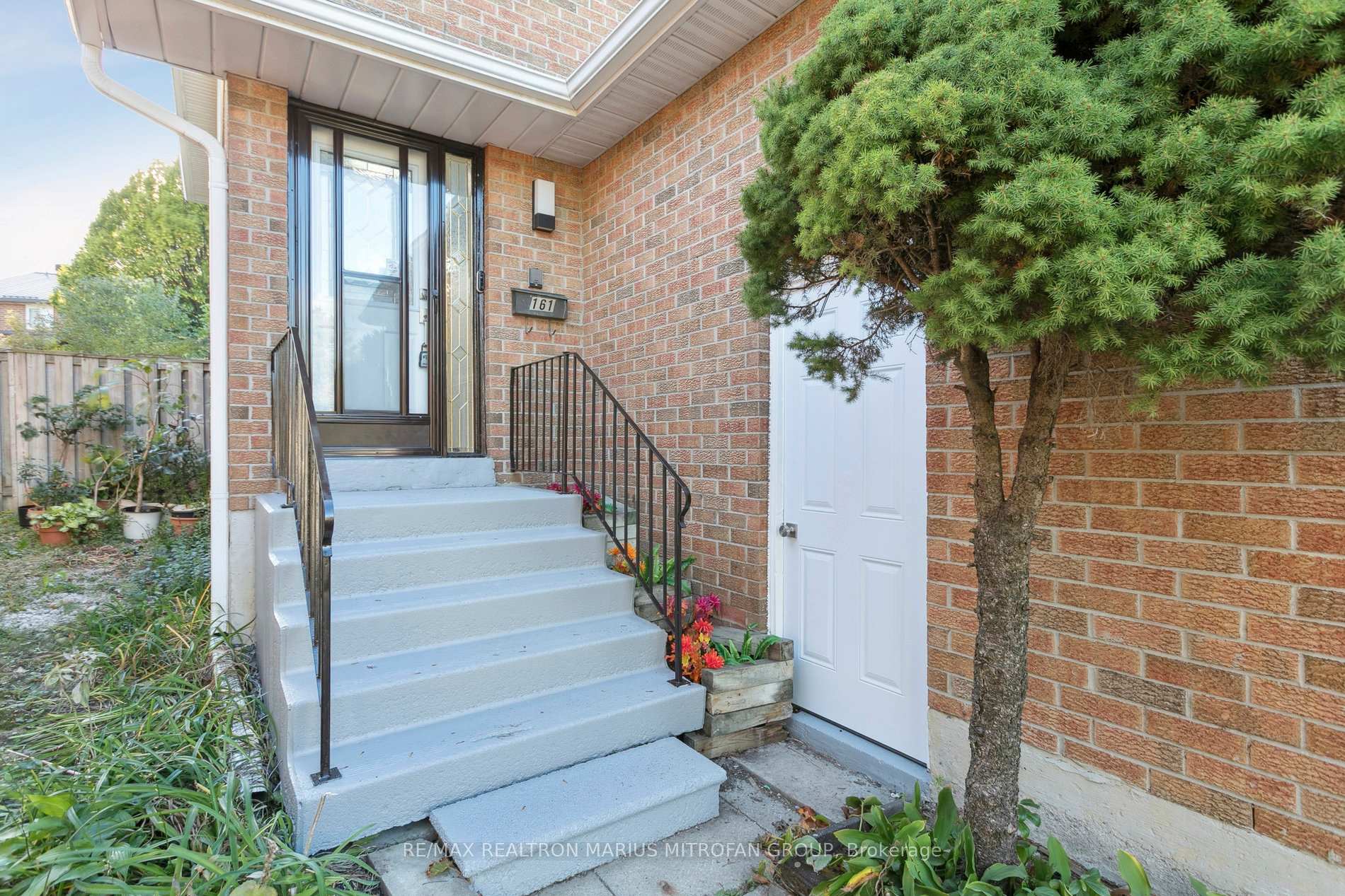 Photo 2 of 161 Joanna Crescent, Vaughan, Crestwood-Springfarm-Yorkhill — HOMEH