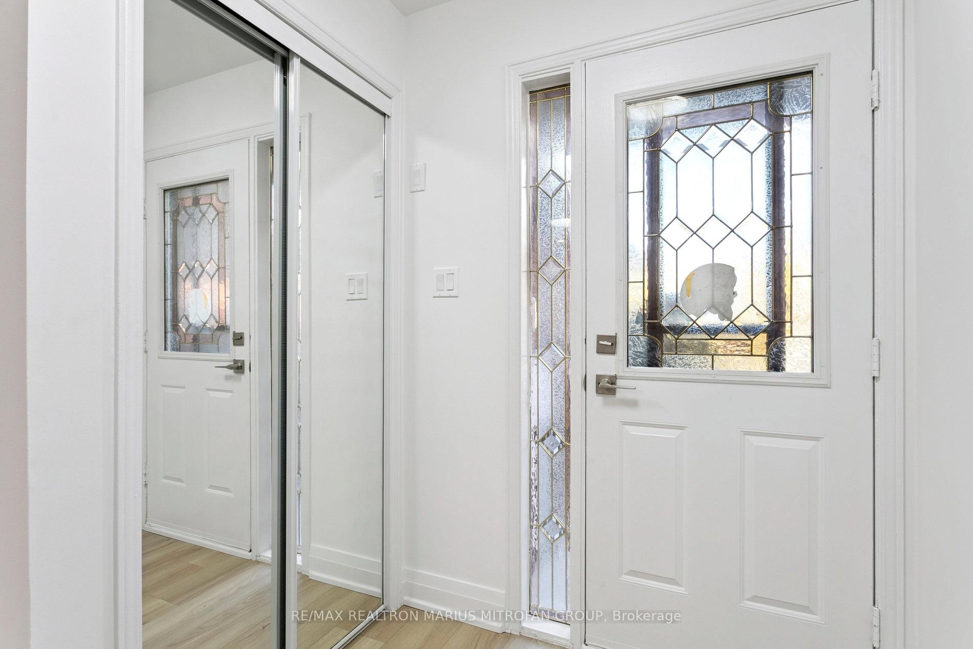 Photo 3 of 161 Joanna Crescent, Vaughan, Crestwood-Springfarm-Yorkhill — HOMEH