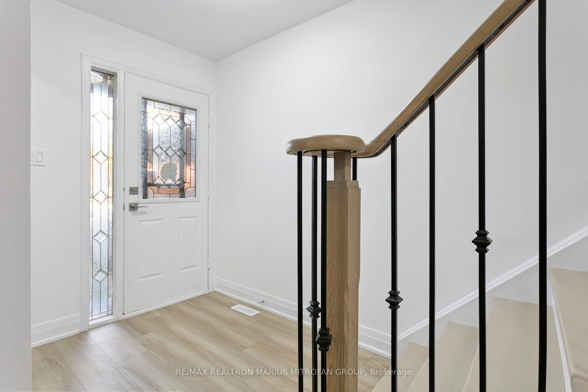 Photo 4 of 161 Joanna Crescent, Vaughan, Crestwood-Springfarm-Yorkhill — HOMEH