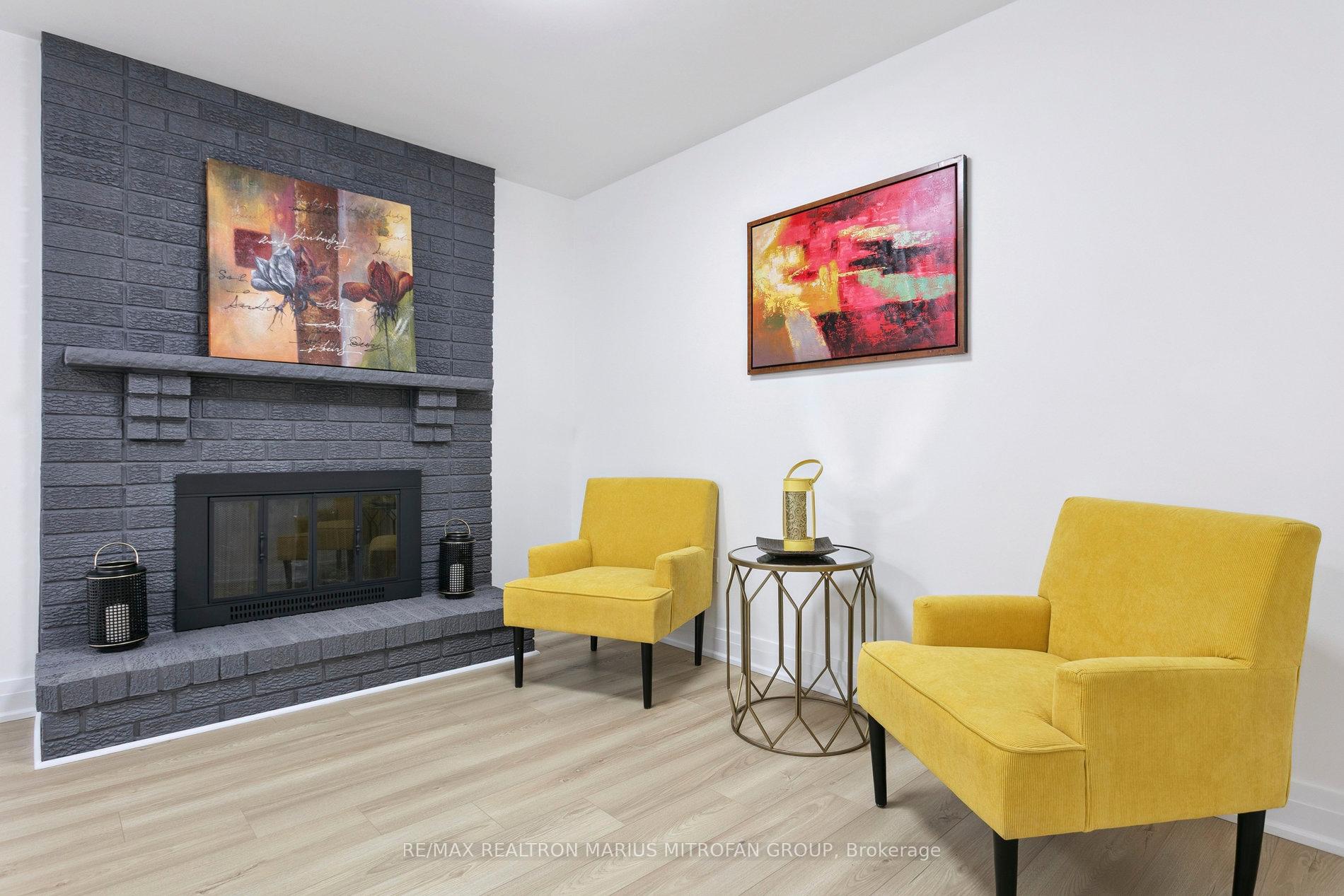 Photo 5 of 161 Joanna Crescent, Vaughan, Crestwood-Springfarm-Yorkhill — HOMEH