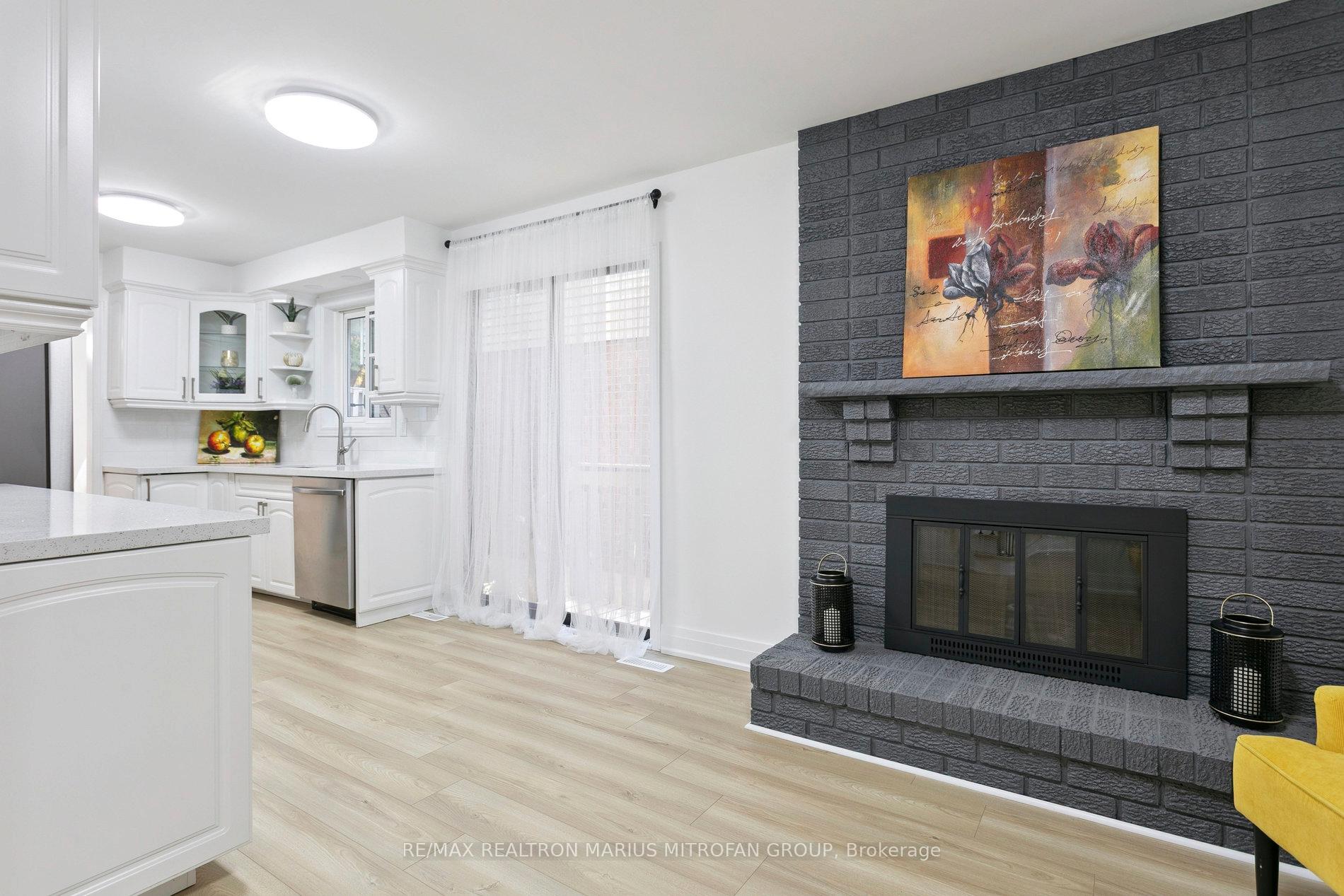 Photo 6 of 161 Joanna Crescent, Vaughan, Crestwood-Springfarm-Yorkhill — HOMEH